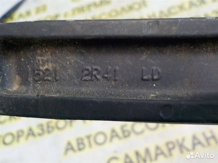 Поводок стеклоочистителя передний левый Mitsubish