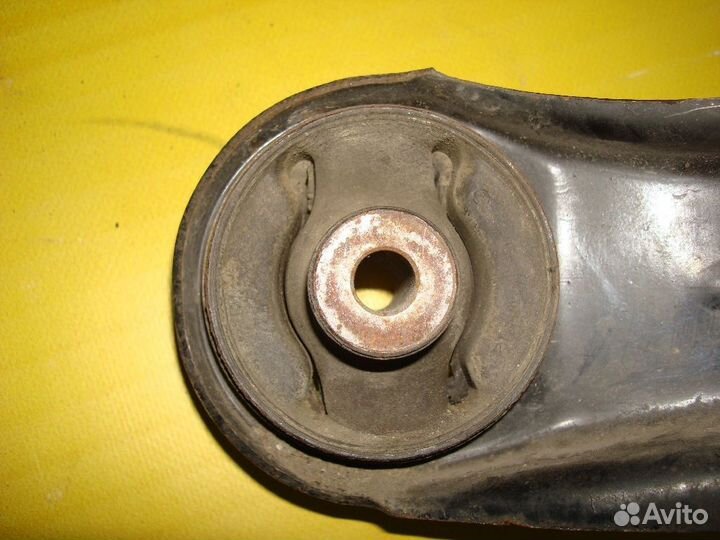 Кулак поворотный задний правый Mitsubishi Airtrek CU2W