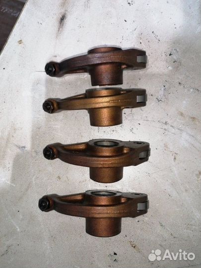 Коромысло впускного клапана правое Mitsubishi