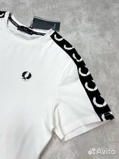 Футболка Fred perrY с лампасами