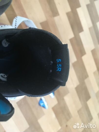 Продаю коньки хоккейные true