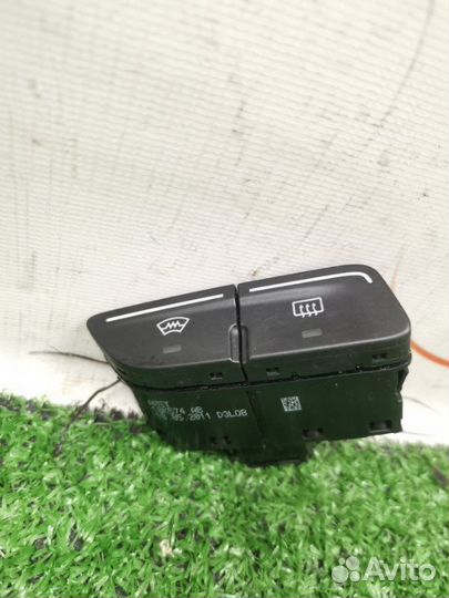 Кнопка обогрева лобового стекла Ford Focus 3