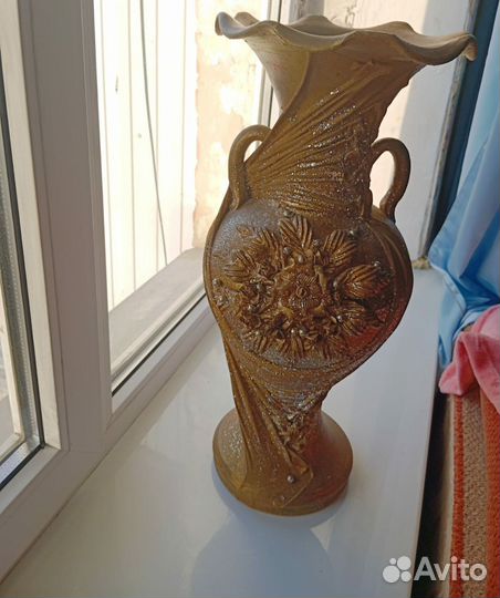 Золотая ваза