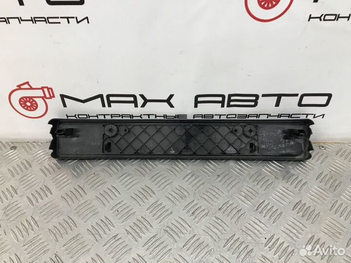 Б/У площадка номера (накладка ) передний Toyota