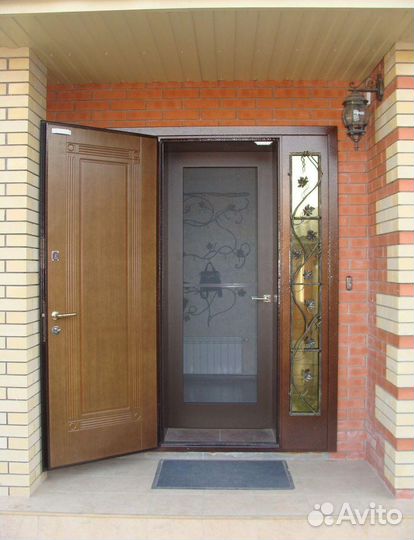 Дверь входная уличная