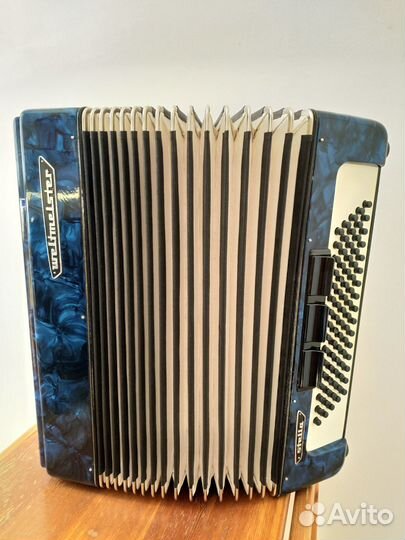 Аккордеон Weltmeister «Stella» с футляром