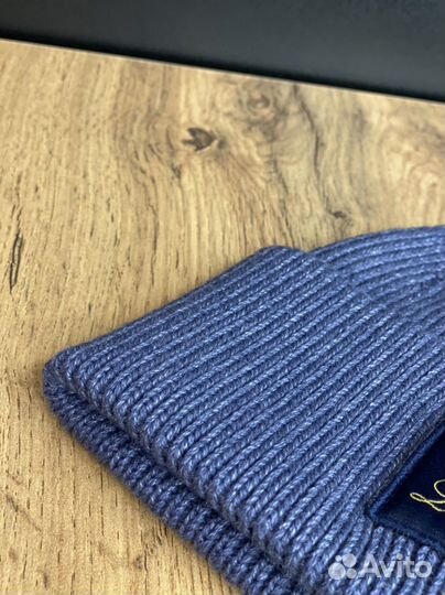 Шапка L O R O P I A N A