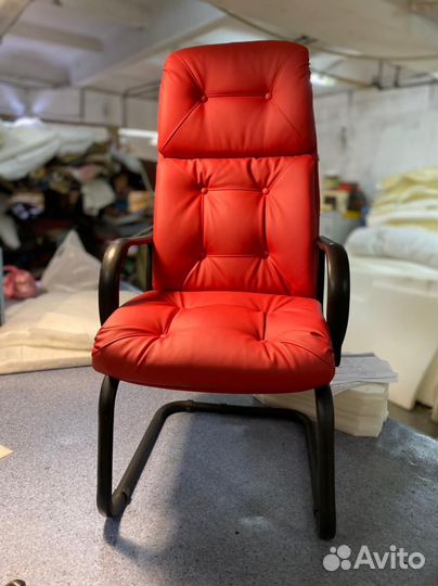 Офисное кресло