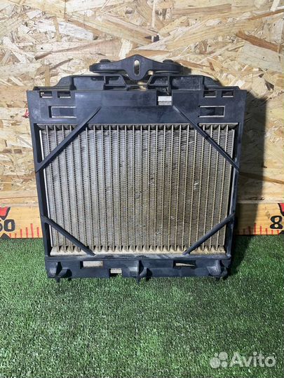 Радиатор охлаждения с рамкой BMW 7 (F01/F02)