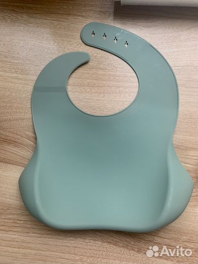 Нагрудник силиконовый для кормления