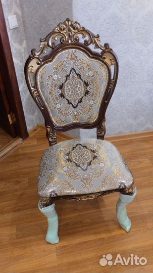 Кухонный стол и стулья