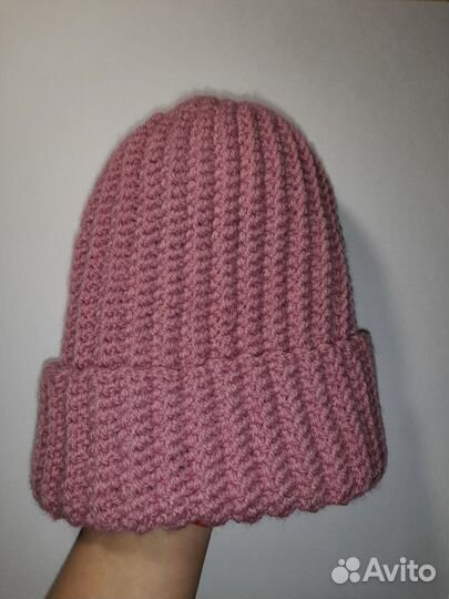 Вязаный комплект шапка и митенки