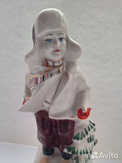 Фарфоровые статуэтка 
