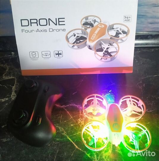 Квадрокоптер мини дрон светящийся с защитой 360