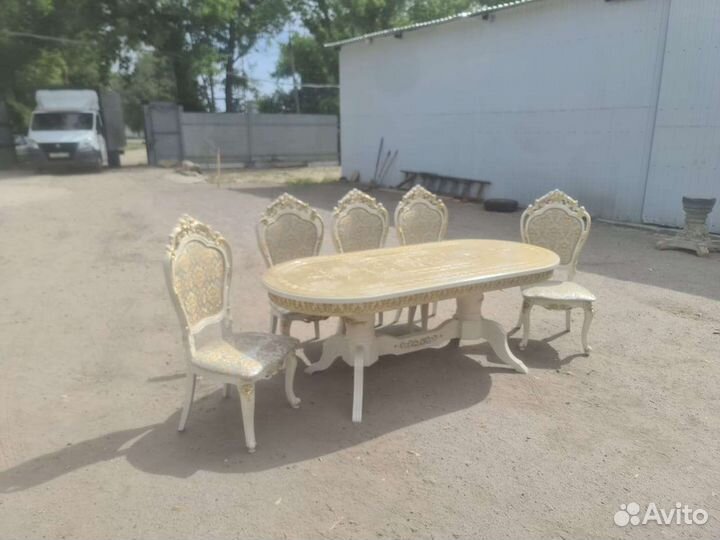 Столы и стулья