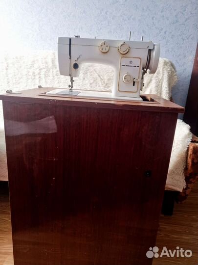 Швейная машина Чайка 142