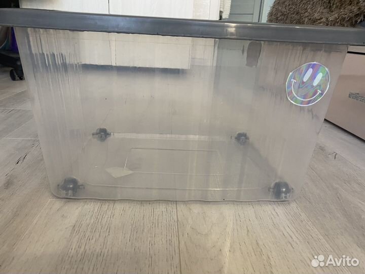 Ящик пластиковый с крышкой