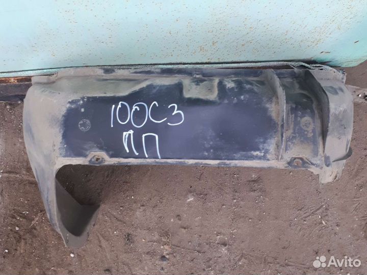 Правый передний подкрылок ауди 100 с3