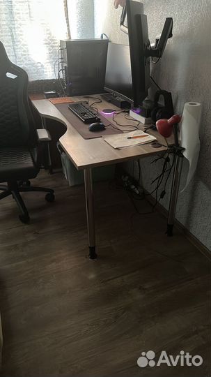 Компьютерный стол офисный