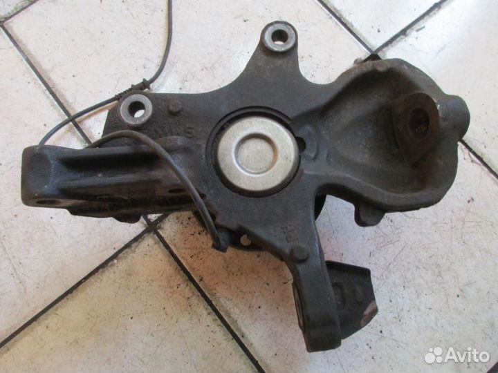 Кулак поворотный передний правый w906 Sprinter