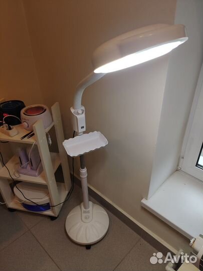 Лампа с лупой