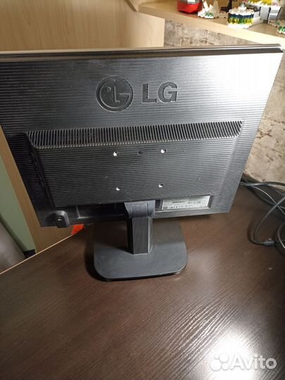 Монитор LG flatron l 1918 s