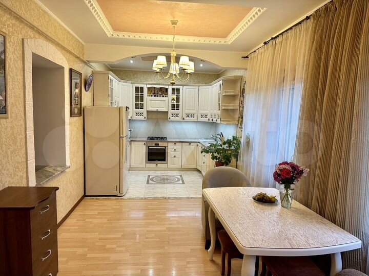 Дом 200 м² на участке 8 сот.