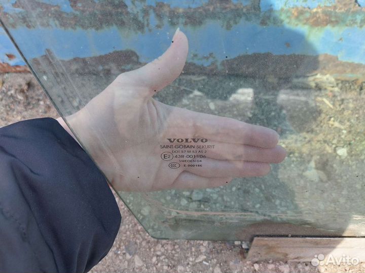 Стекло переднее правое Volvo S60