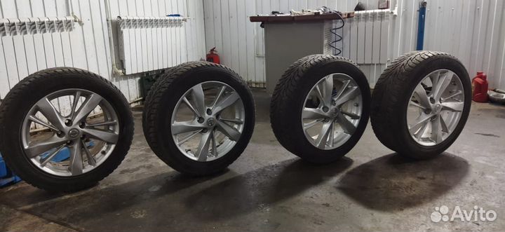 Yokohama Ice Guard Stud IG55 215/55 R17