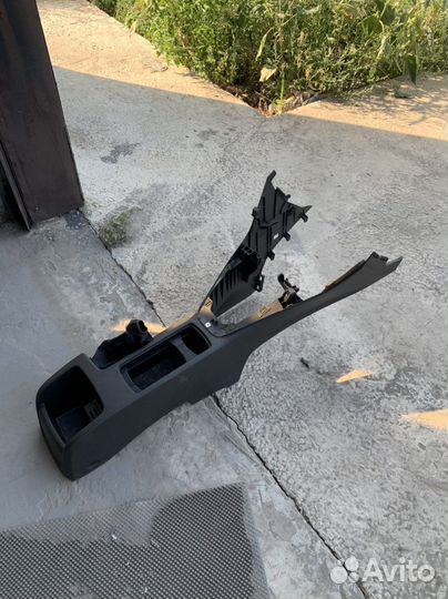 Консоль подлокотника Ford Focus 3+ от 2014г