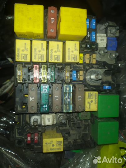 Peugeot 301 блок предохранитель