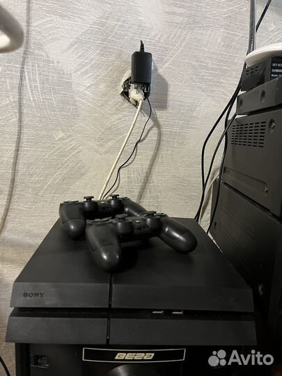 Игровая приставка ps4