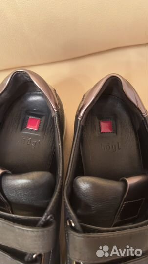 Кроссовки женские