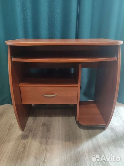 Компьютерный/письменный стол