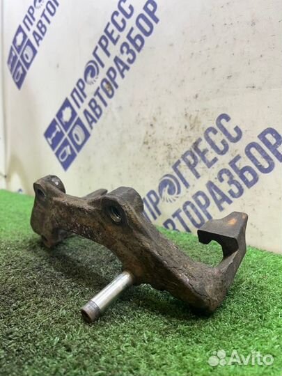 Скоба суппорта передняя правая Mercedes-Benz W220