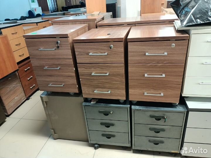 Тумбы подкатные, много, Б.У. Этот товар в Екатерин