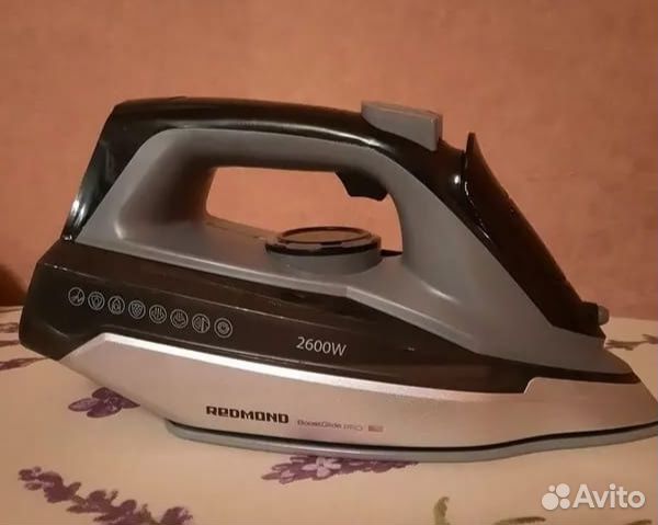 Утюг с подставкой Redmond 2800 Вт