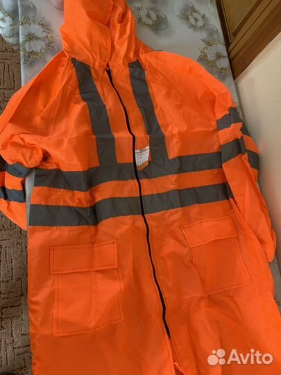 Спецодежда,сапоги,плащ сигнальный,жилетка