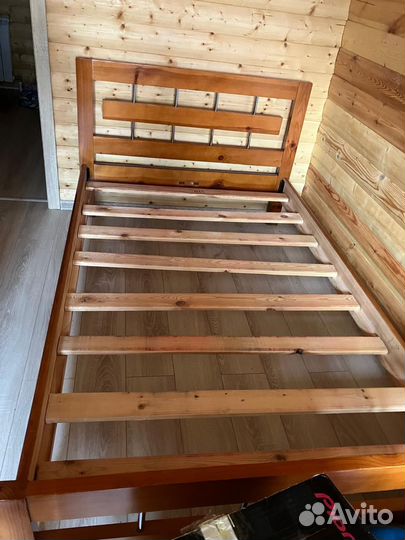 Кровать с матрасом