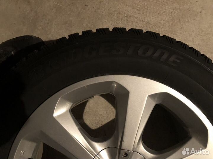 Bridgestone Blizzak Spike-01 235/60 R18