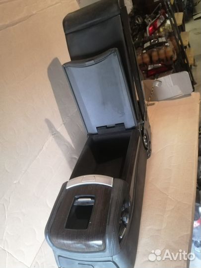 Задний подлокотник bmw 7