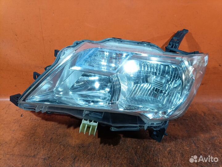 Фара Nissan Serena C26 (Левое)