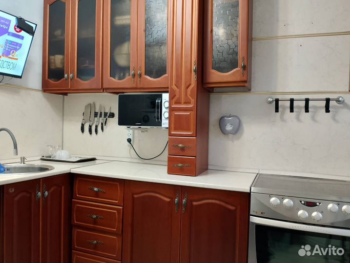 Плита электрическая.кухонный гарнитур.с мойкой