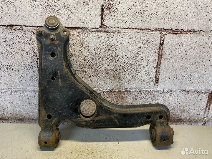 Рычаг передний левый Opel Vectra B 1995-2003