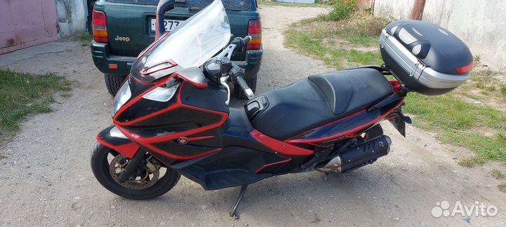 Гилера 800 макси скутер