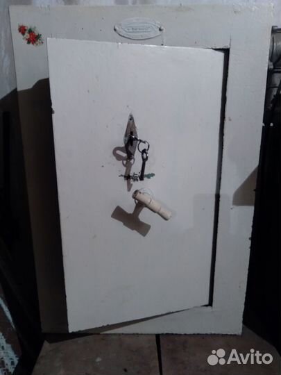 Сейф металлический