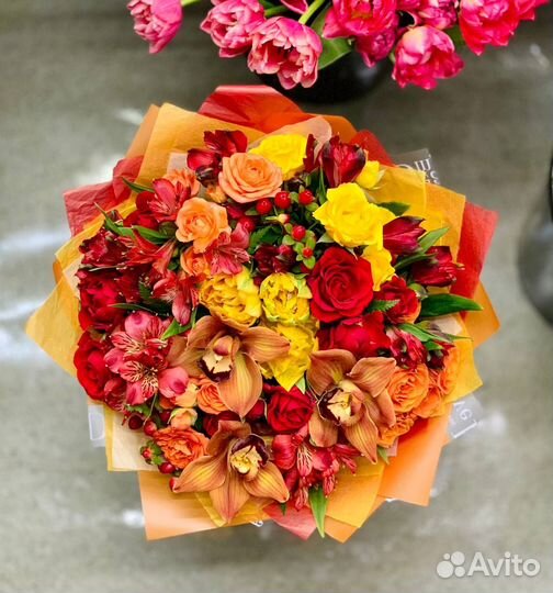 Роскошный букет с орхидеями