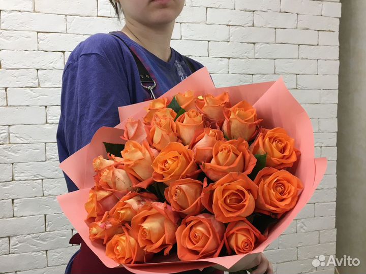 25 оранжевых роз (40 см) в матовой пленке