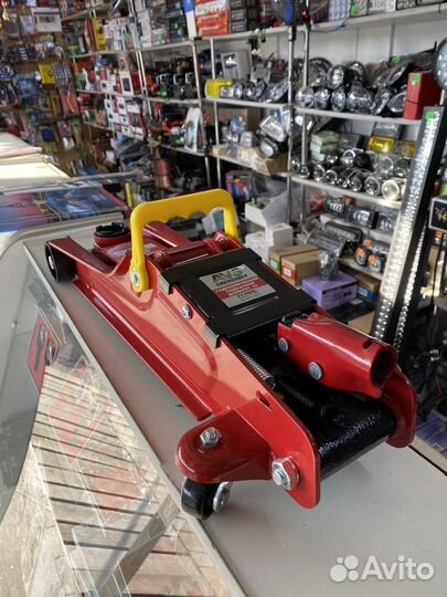 Домкрат подкатной 3 тонны AVS
