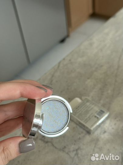 Новые блестящие тени для век